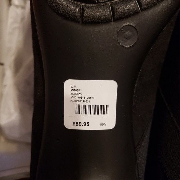 Catherine's black closed toe heels 10W - Picture 3 of 5